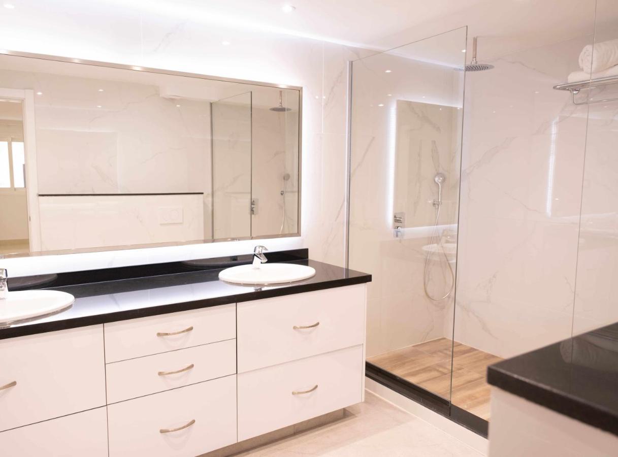Luxury Apartments Sabi Waikiki Con Garaje Коральео Экстерьер фото